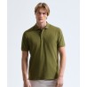 Polo homme personnalisable – photo officielle, porté vert olive