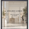 Lettrage adhésif A3 blanc sur lunette arrière d’utilitaire