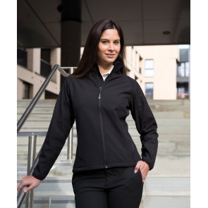 Veste softshell femme personnalisable Result R231F – photo officielle, portée noir