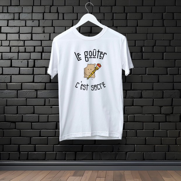Tee-shirt blanc avec impression "Le goûter c'est sacré"